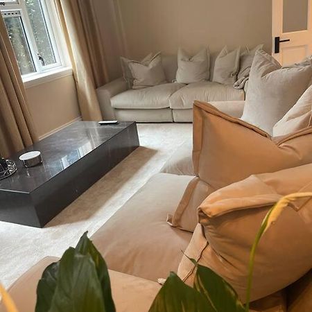 Newly Refurbished Apartment, Near Station & River Лондон Экстерьер фото